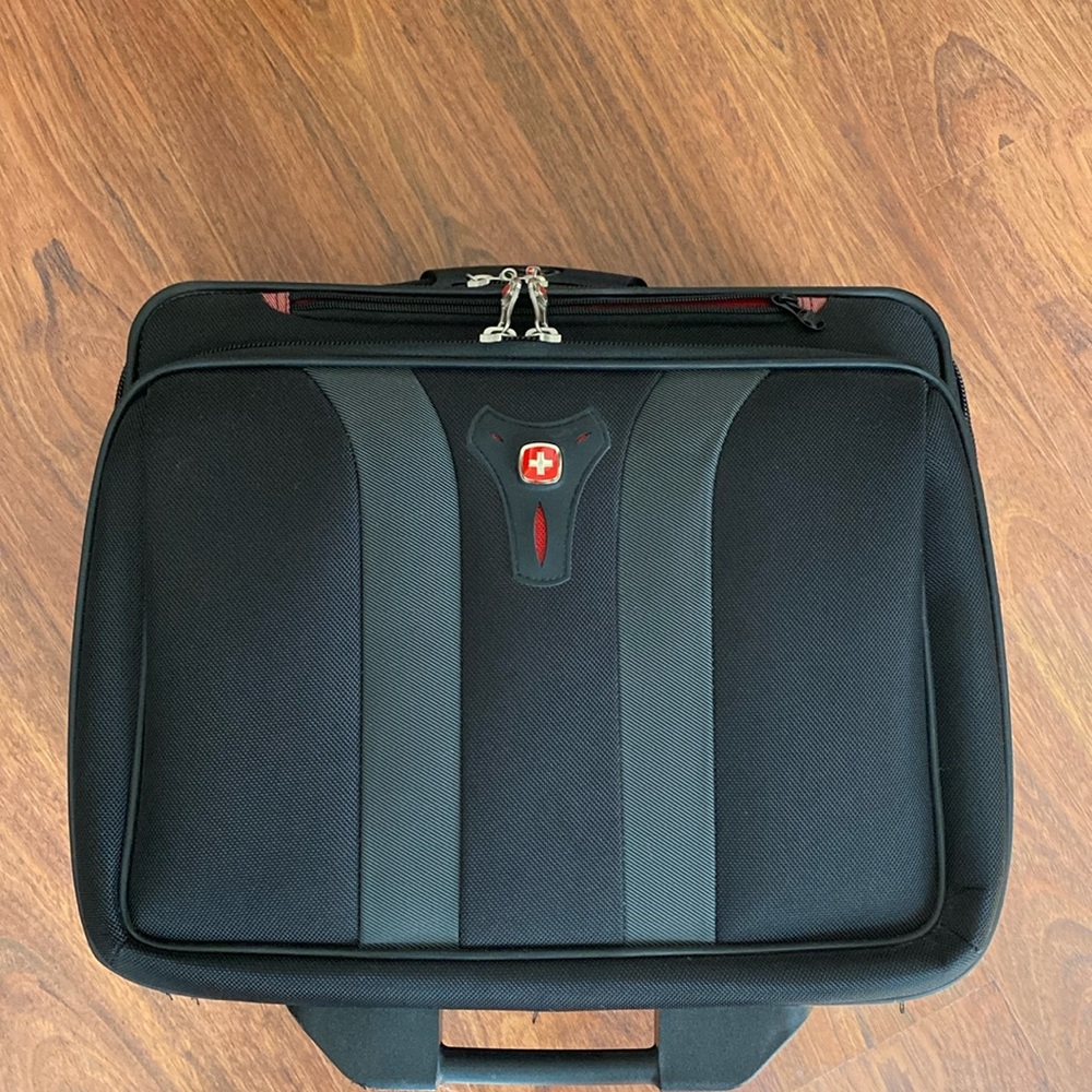 Swissgear wenger wheeled rolling bag